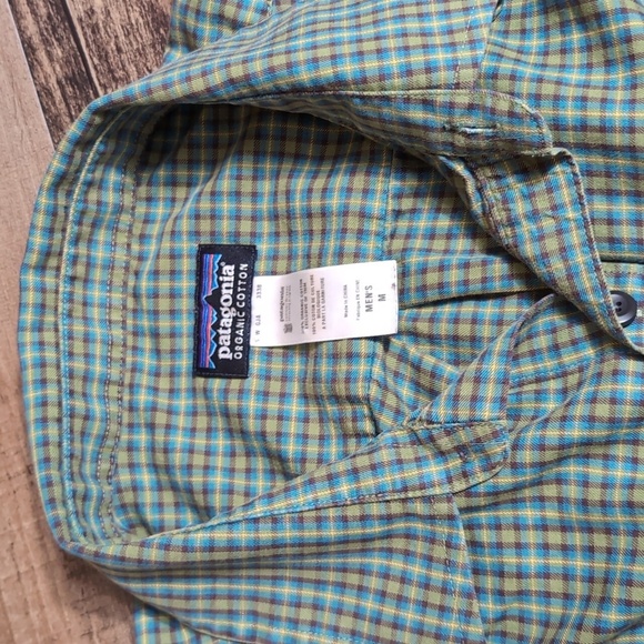 Patagonia Plaid Button Down Size Medium in Green/Blue Check Pattern - Picture 3 of 9